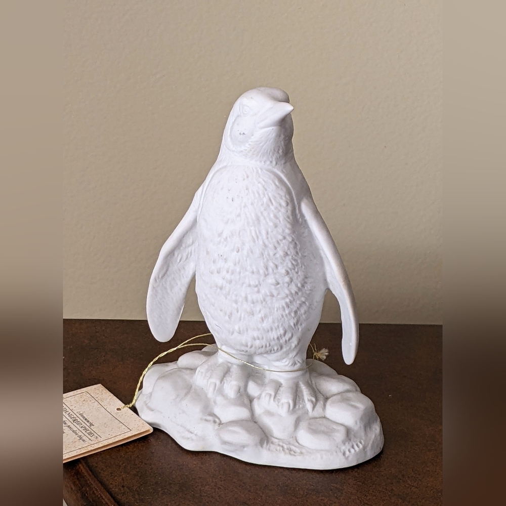 VINTAGE ALDON 1974 ENDANGERED SPECIES FINE PORCELAIN BISQUE PENGUIN